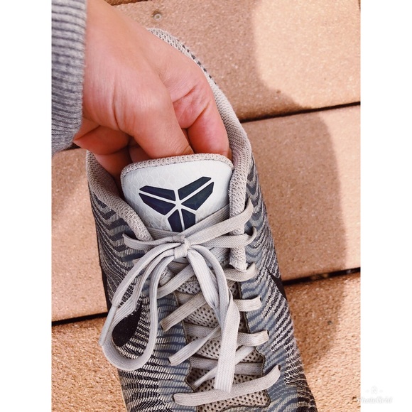 MENS GREY NIKE SHOES RUNING SIZE 10 - Picture 4 of 6